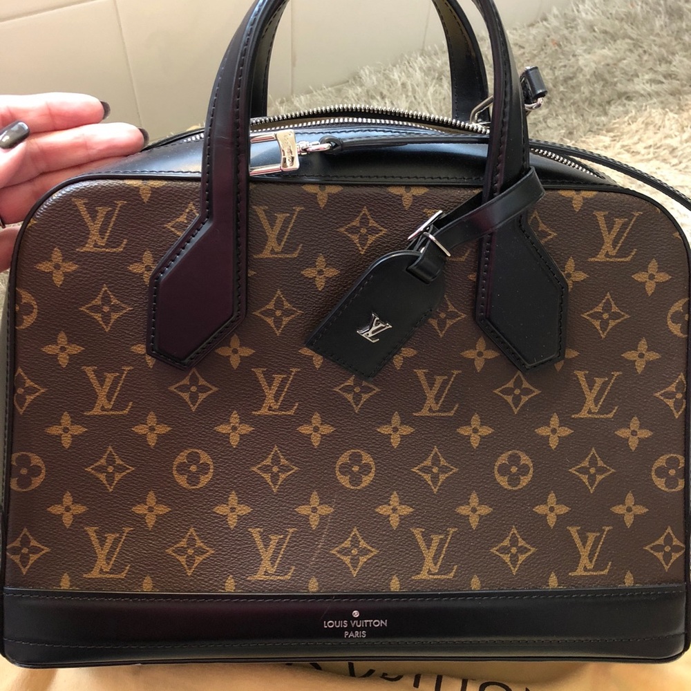 Louis Vuitton Dora mm