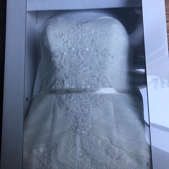 Trumpet style wedding gown - Picture 2 of 2