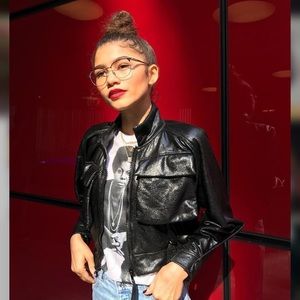 Meet your Posher, Angi