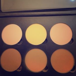 Anastasia Beverly Hills Contour Kit- Light-Medium