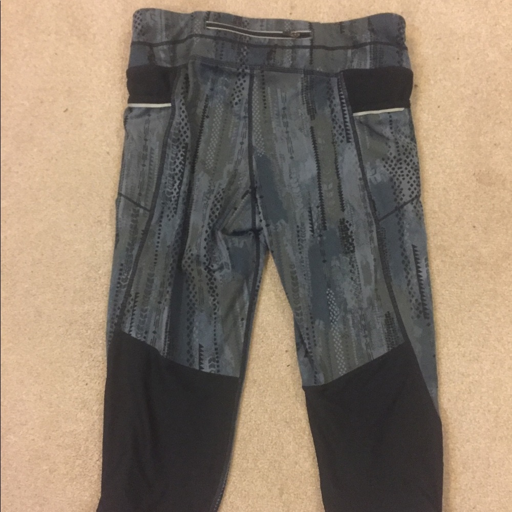 Athleta workout capris - Picture 4 of 4