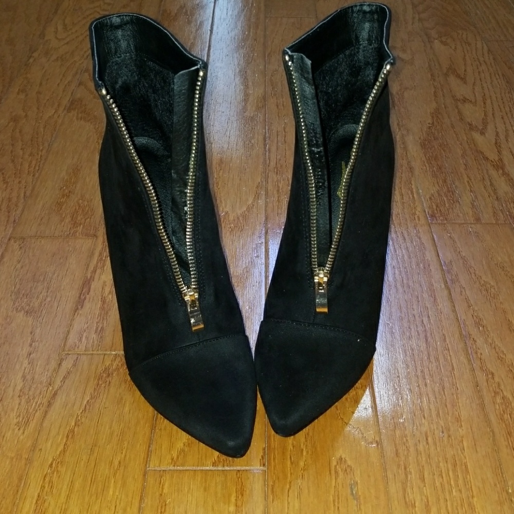 Boots - Picture 2 of 4
