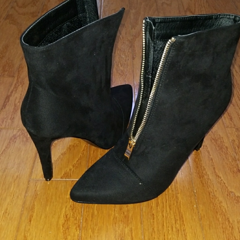 Boots - Picture 3 of 4