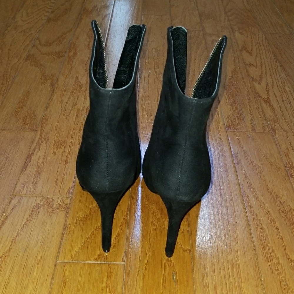 Boots - Picture 4 of 4