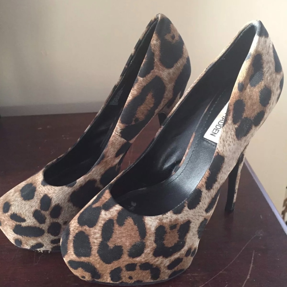 Steve Madden Leopard Print Pumps