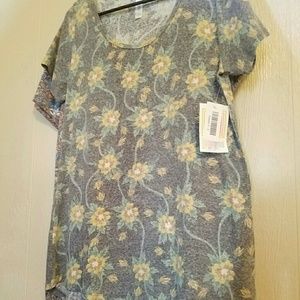 Beautiful NWT Small Lularoe Classic T.