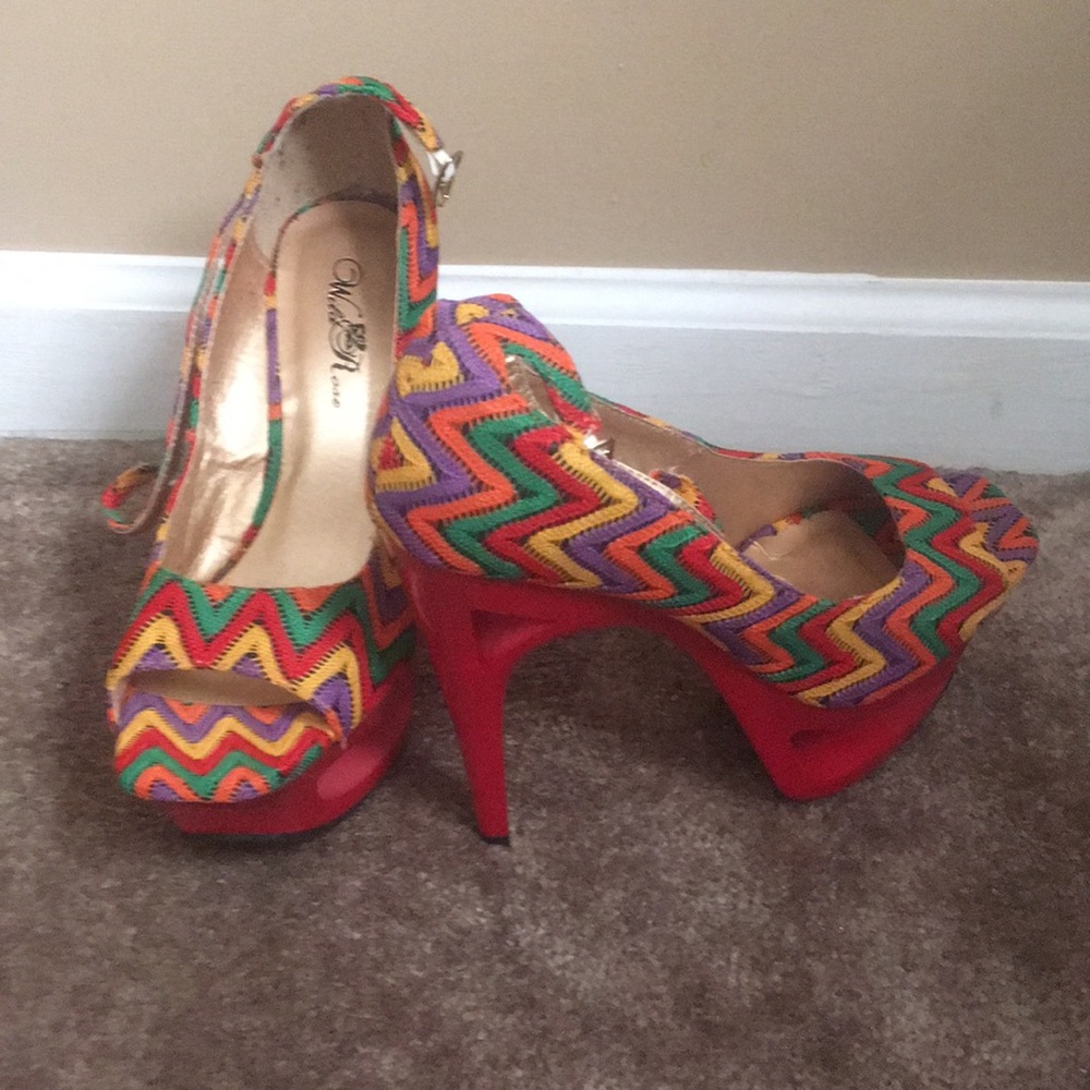 7.5 NWOT sexy rainbow colored pumps