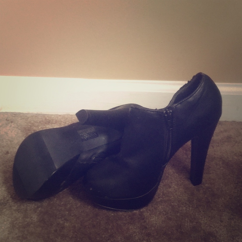 Size 8 Black High geek booties