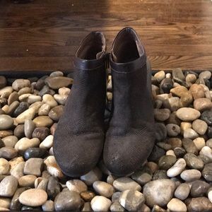 Comfortable brown snakeskin/leather booties