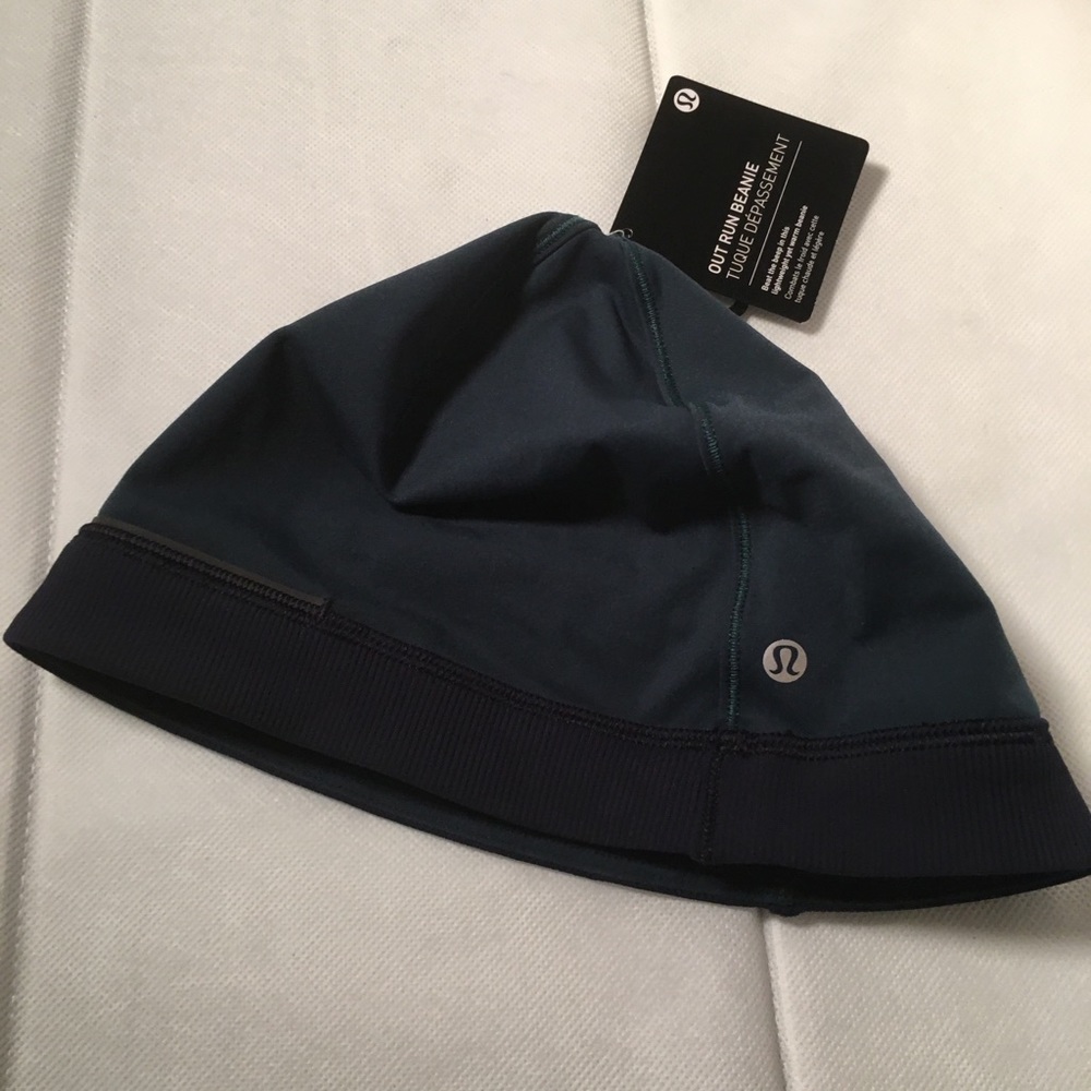 Lululemon beanie reflective detail