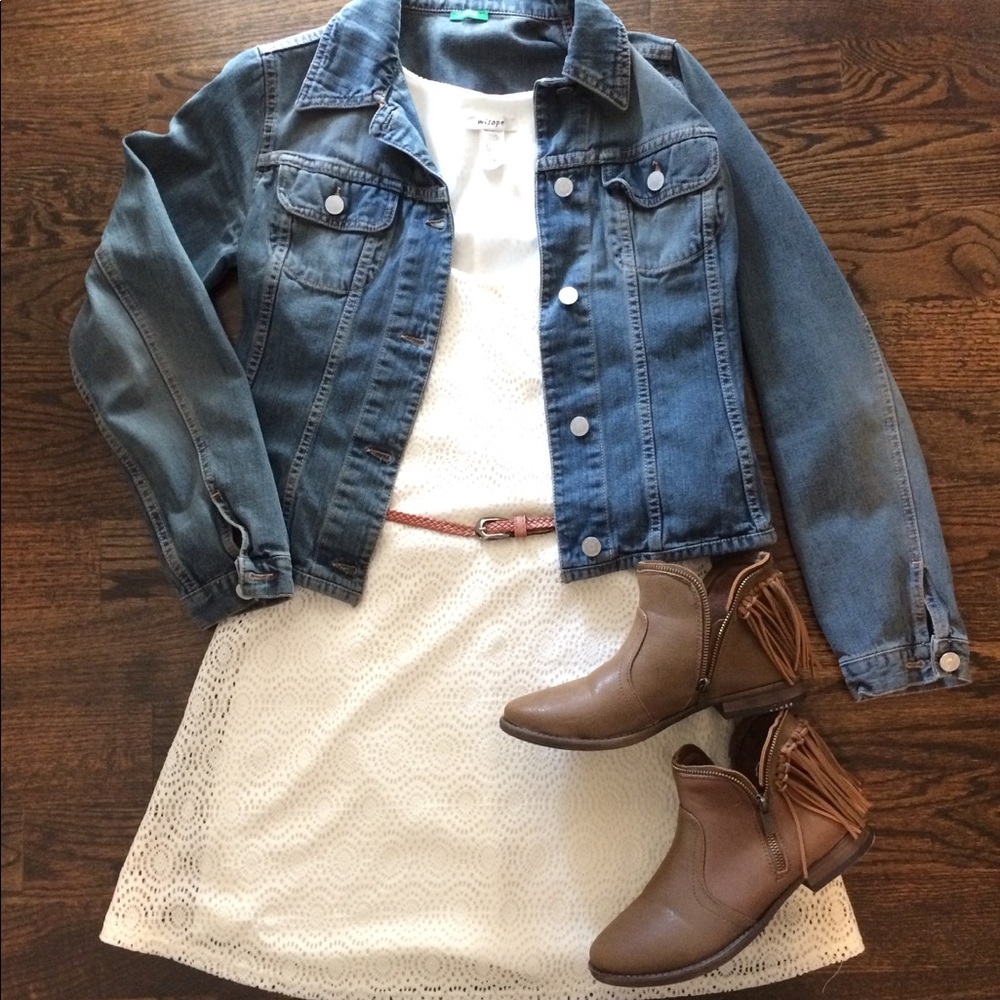 Cream colored lace Boutique sundress with belt