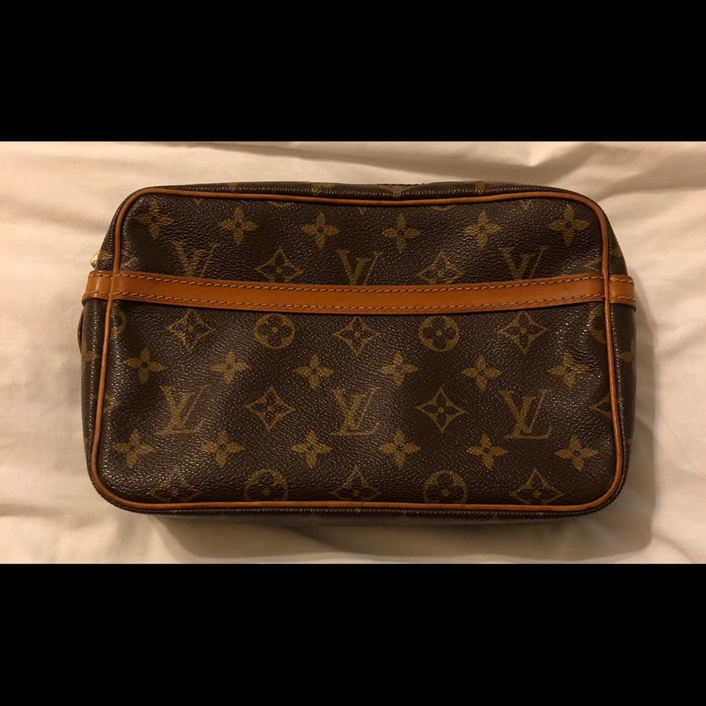 Authentic Louis Vuitton Compeigne 23
