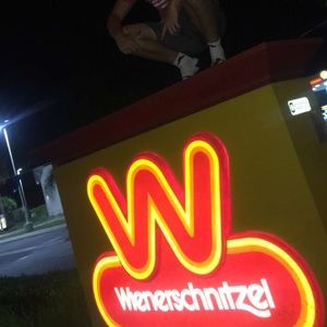 Meet your Posher, Warren