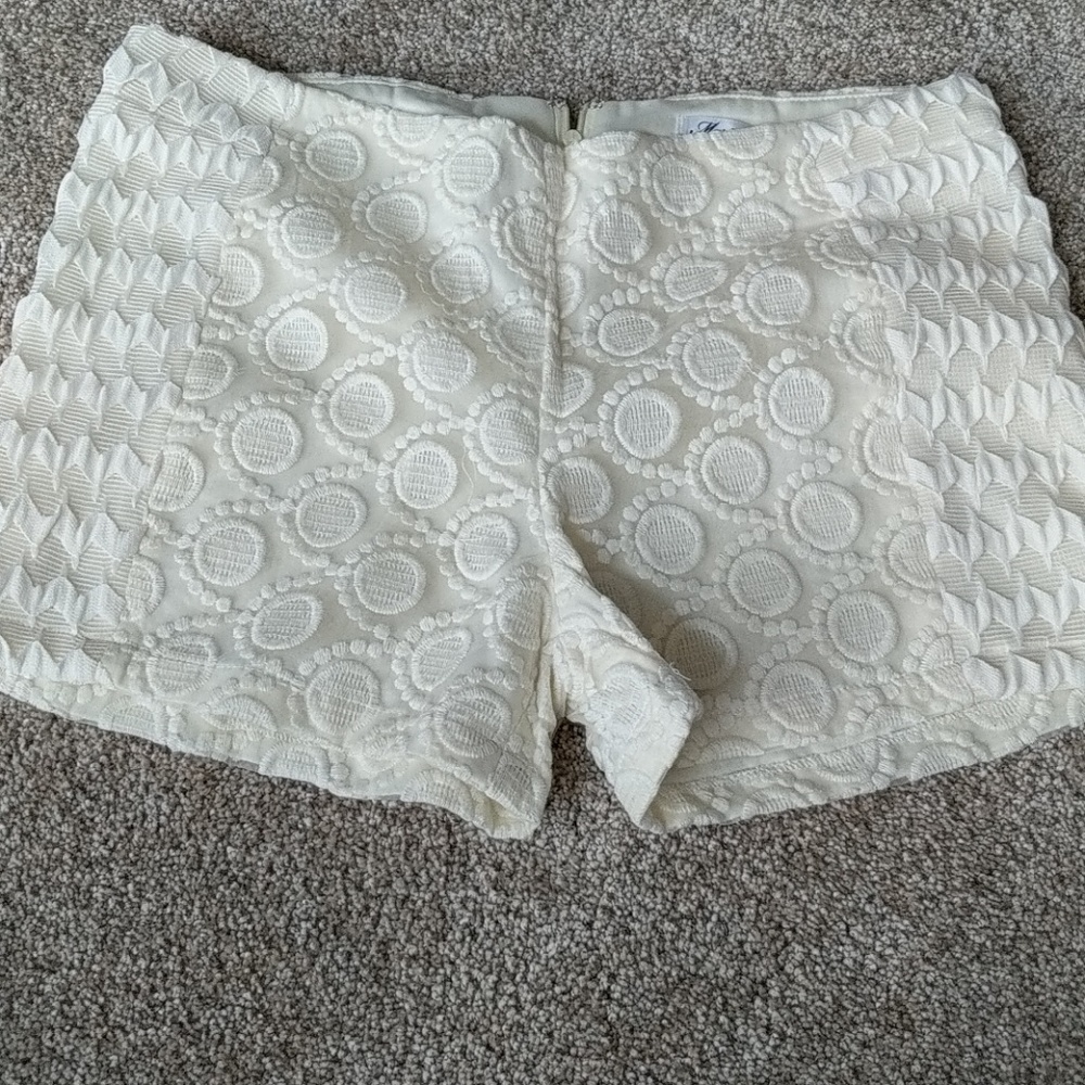 White Patterned Shorts Size Large - image 1