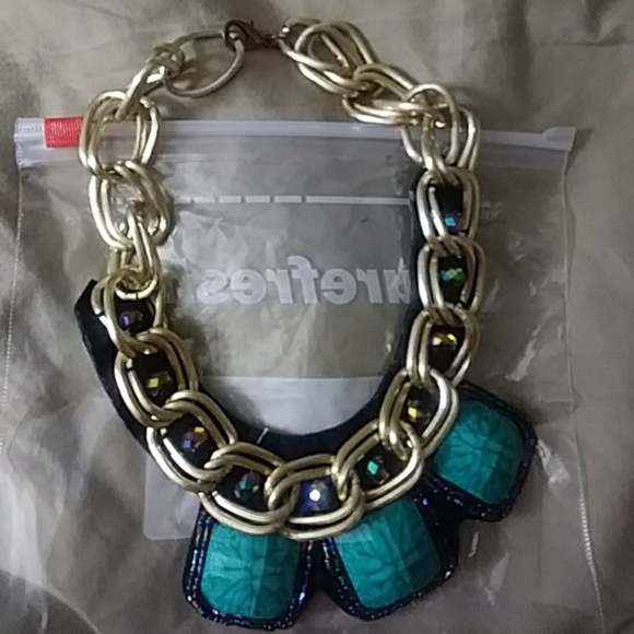Costume jewerly chocker necklace style. - Picture 1 of 3