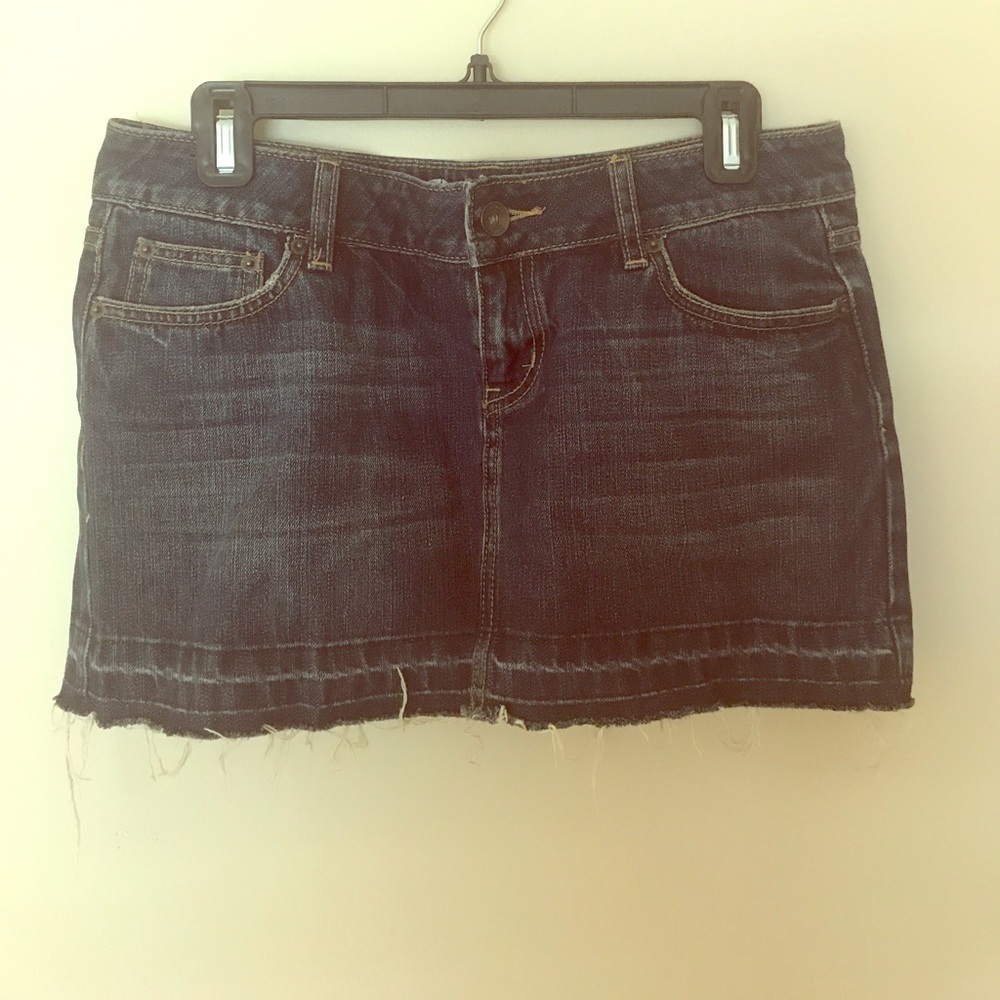 Dark wash. Denim mini skirt. Bullhead brand.