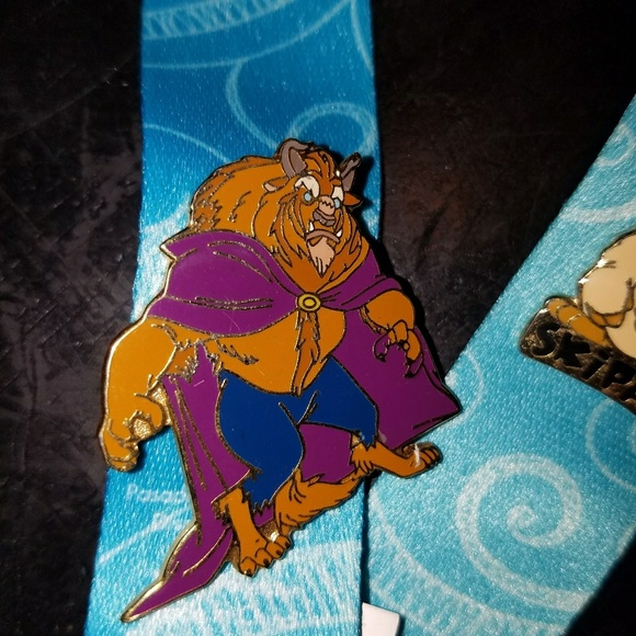 Disney Trading Pins on Lanyard Yr. 2000 - Picture 6 of 6