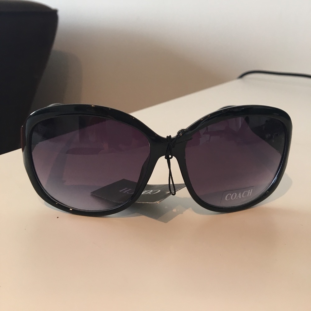 💥NWT Coach Sunglasses with Case 💥