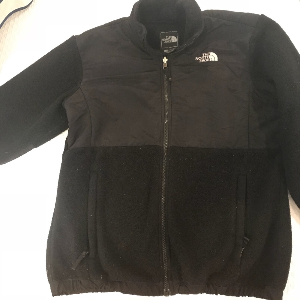 Kids (can fit women’s) black north face jacket