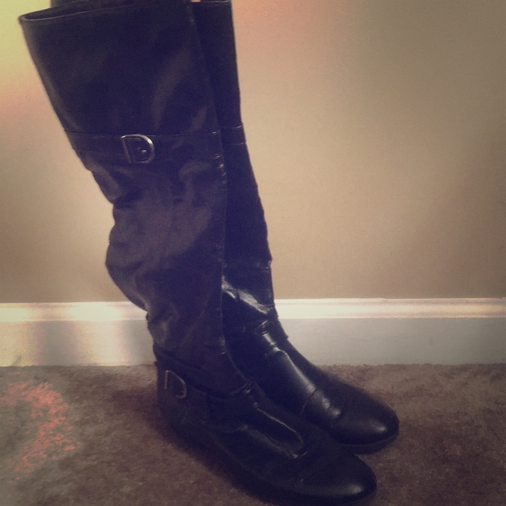 8M Black boots