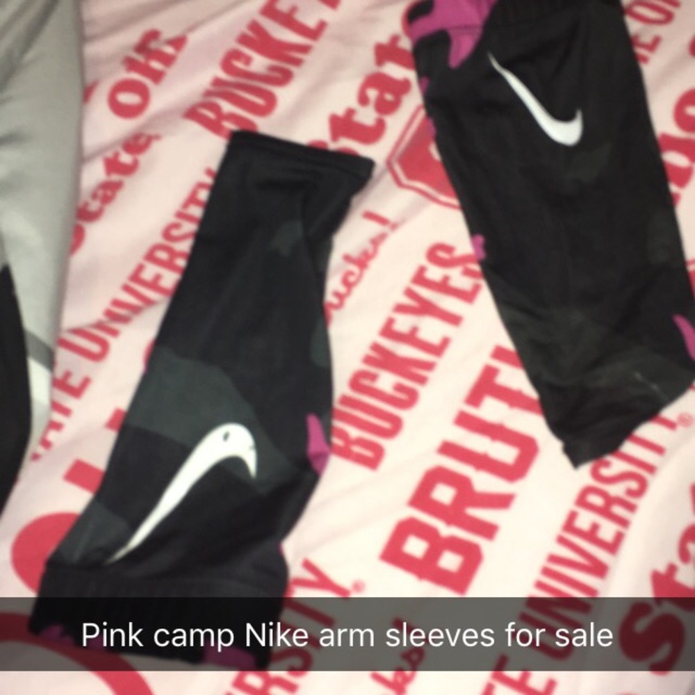Nike pink camo shiver