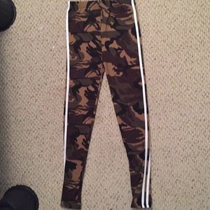 Im selling leggings!