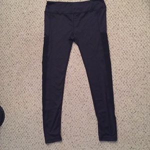 I am selling workout/yoga pants!