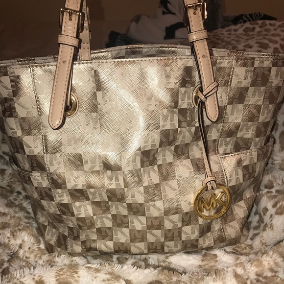 Micheal Kors gold metallic checkerboard purse - Picture 1 of 8