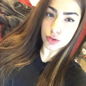 Meet your Posher, Neida