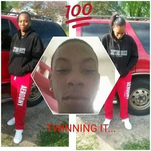 Meet your Posher, Mona