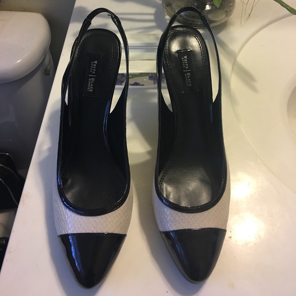 White House / Black Market - Picture 2 of 5