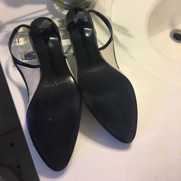 White House / Black Market - Picture 3 of 5