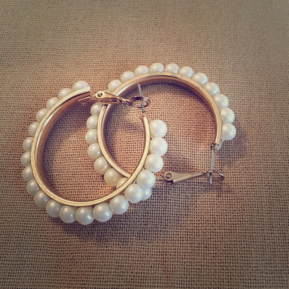 Pearl and gold hoop earrings
