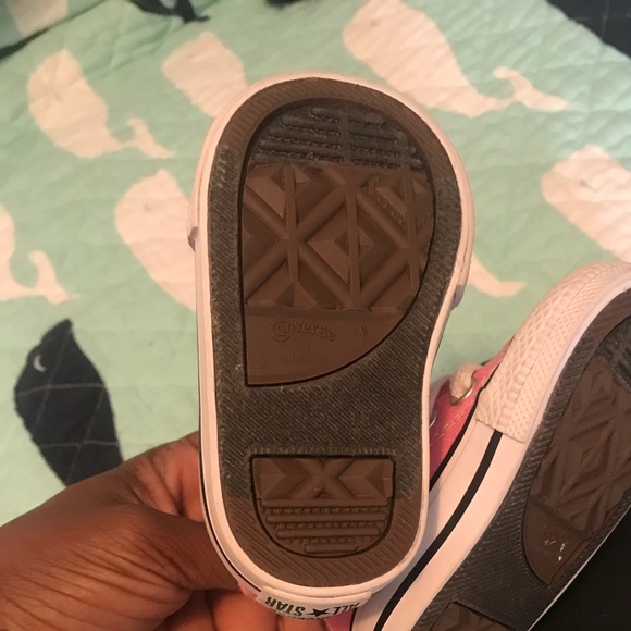Pink converse size 2 - Picture 3 of 4