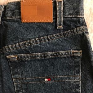 LIKE NEW Tommy Hilfiger “Mom Jeans” Size 6.