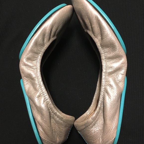 Feather grey tieks with silver polish size 7 - Picture 2 of 8