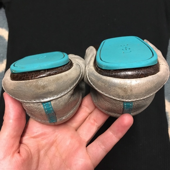 Feather grey tieks with silver polish size 7 - Picture 5 of 8