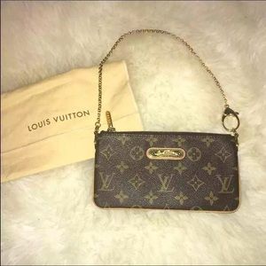 Louis Vuitton Pochette Milla MM Wrislet