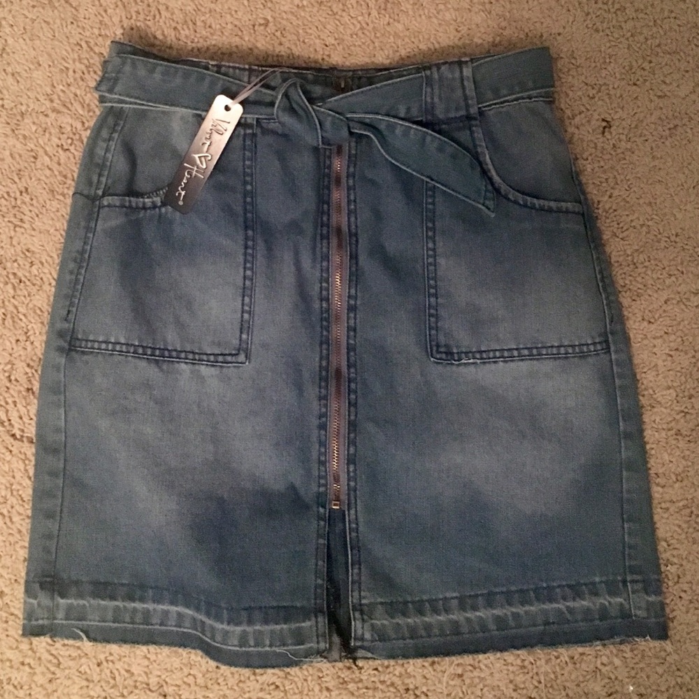 New Velvet Heart Denim Skirt Size 28