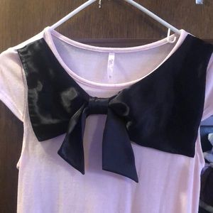 Adorable pink shirt-black bow