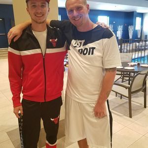 Meet your Posher, Dustin