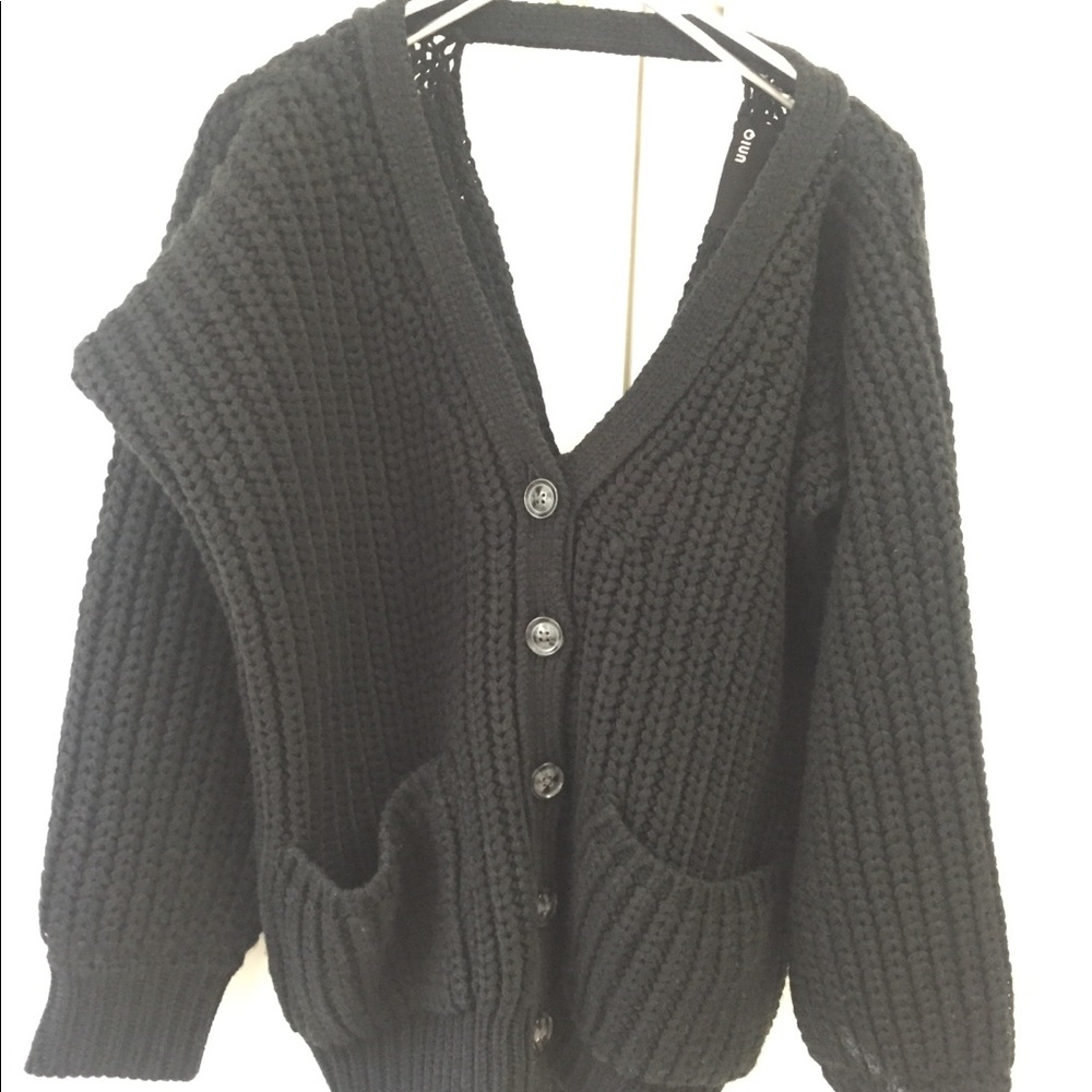 uniQ Cardigan Sweater