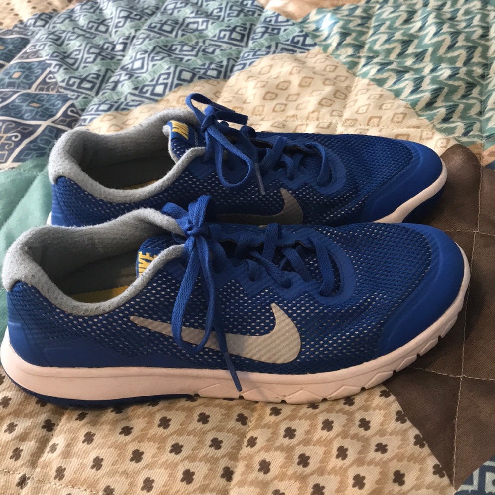 🔸👟Boys Nike Tennis Shoes Size 5.5 👟🔸