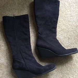 Women’s black faux suede wedge boots size 10