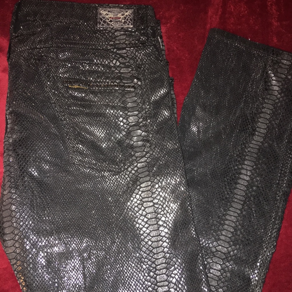 Robin’s Jean snakeskin [Black]