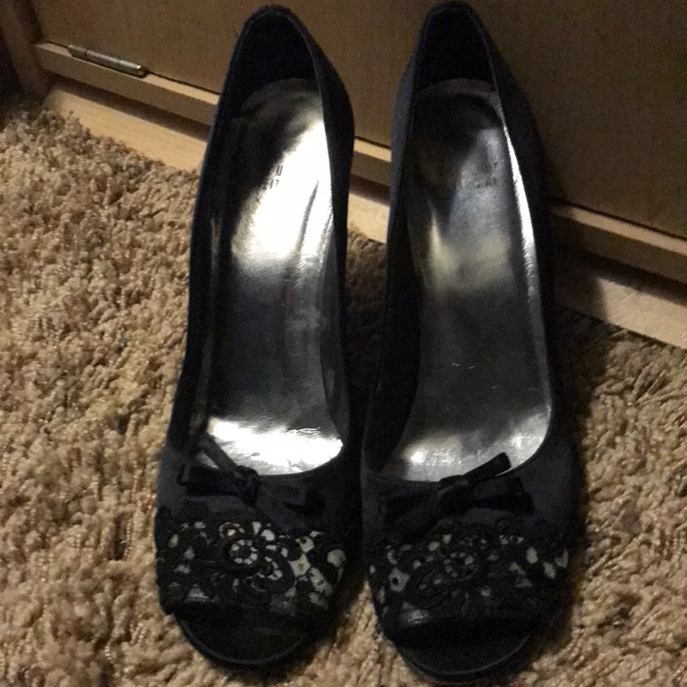 Authentic Stuart Weitzman heels size 8.5