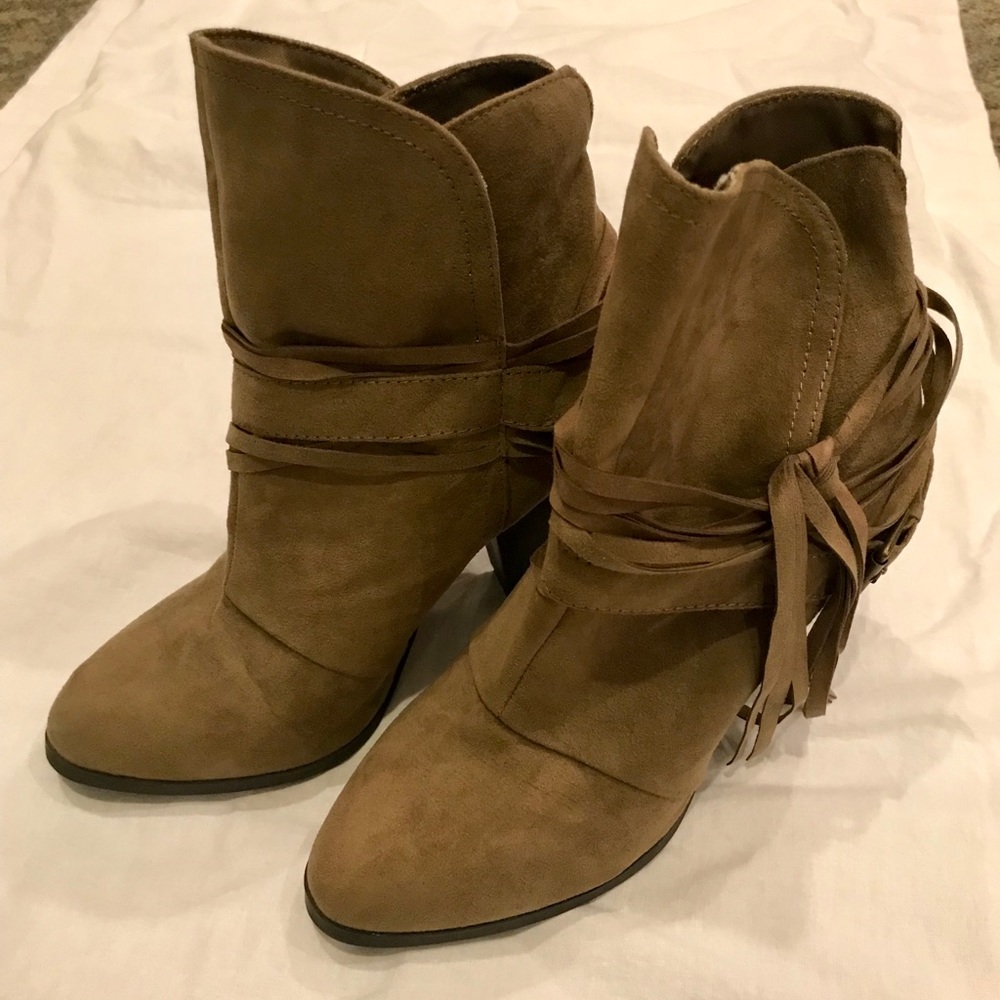 Qupid Women’s Raelynn Taupe Fringe Ankle Boot