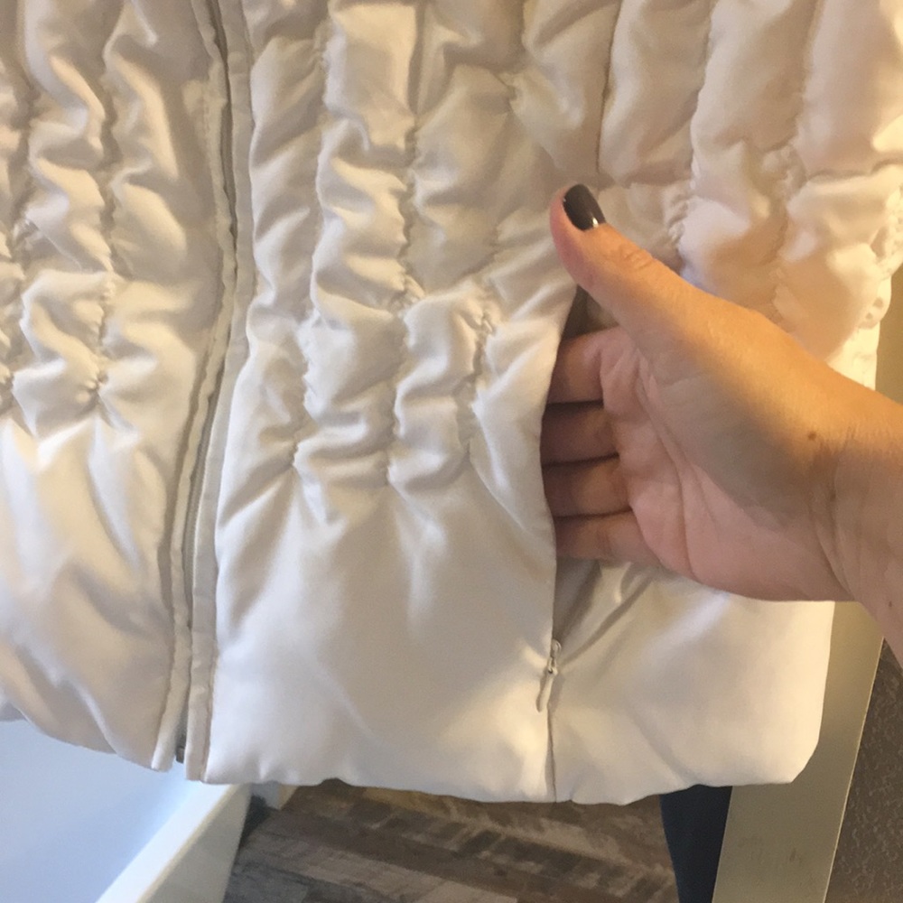 Vest - Picture 2 of 4