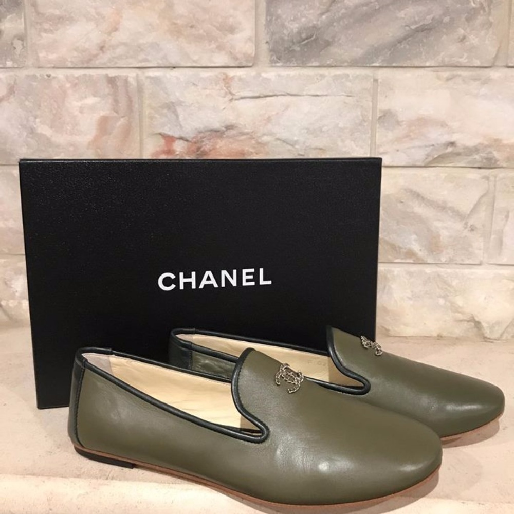 💋SOLD💋Chanel Olive Loafers