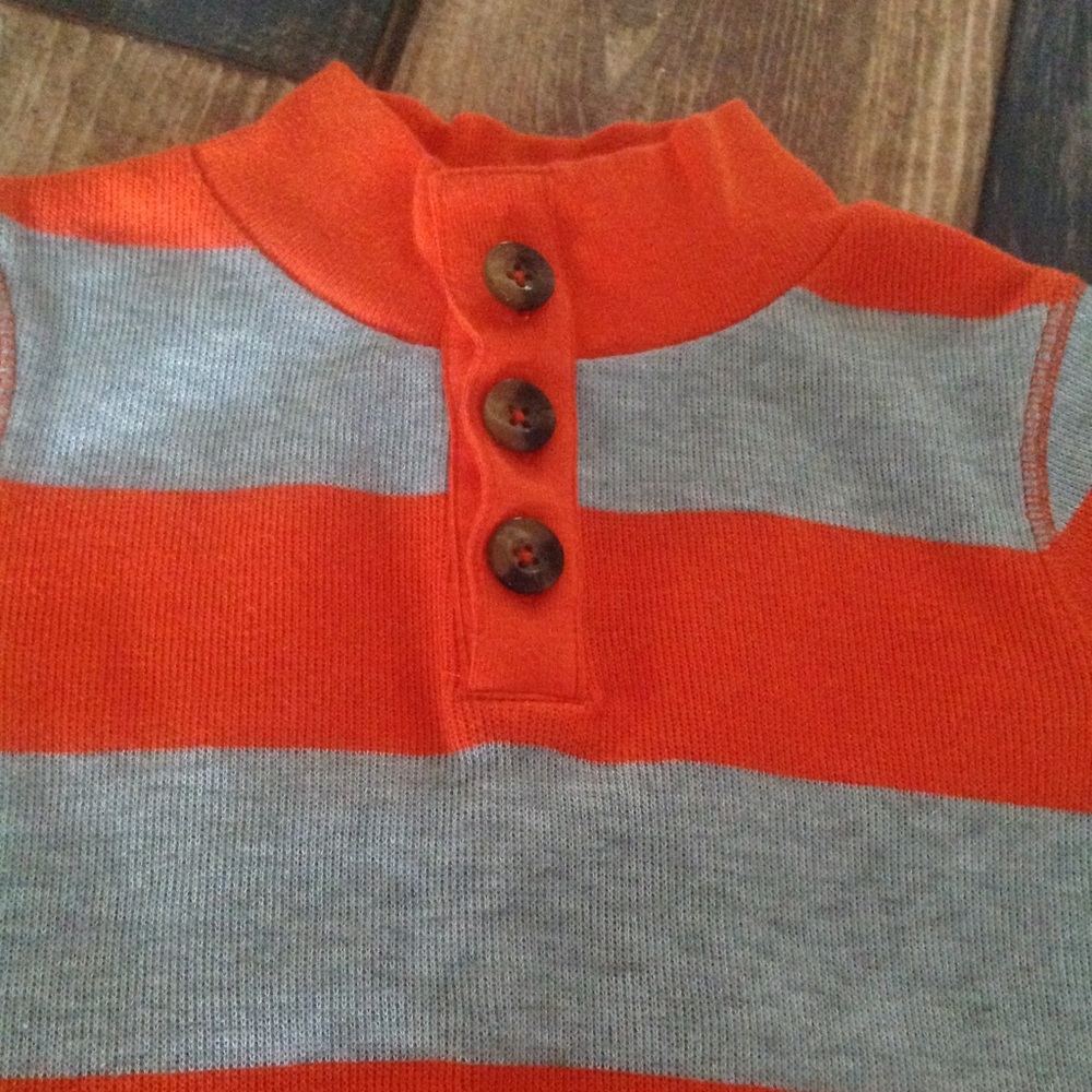GAP Shirt - Picture 2 of 4